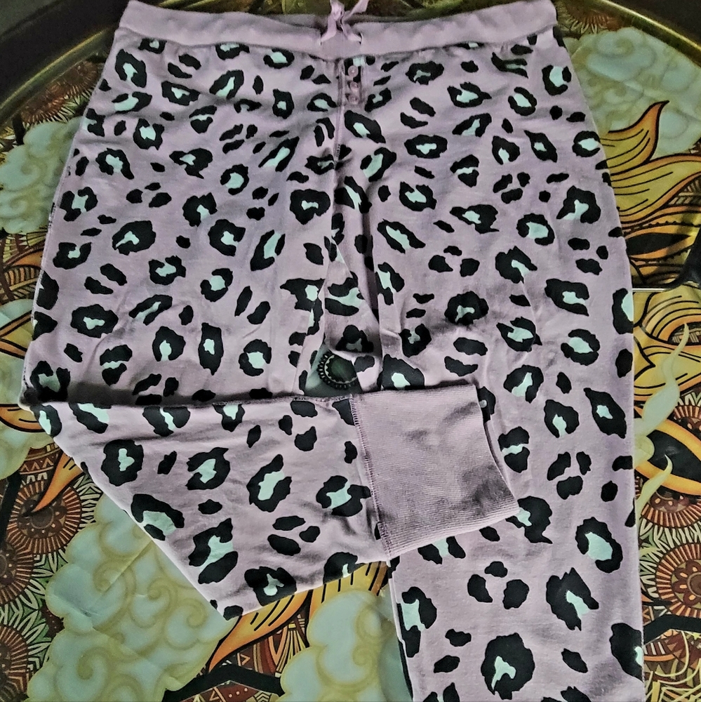 Leopard print leggings